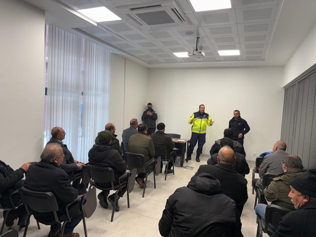 Esila Taşımacılık Şoförlerine Jandarma Trafik’ten Hava Şartları Eğitimi